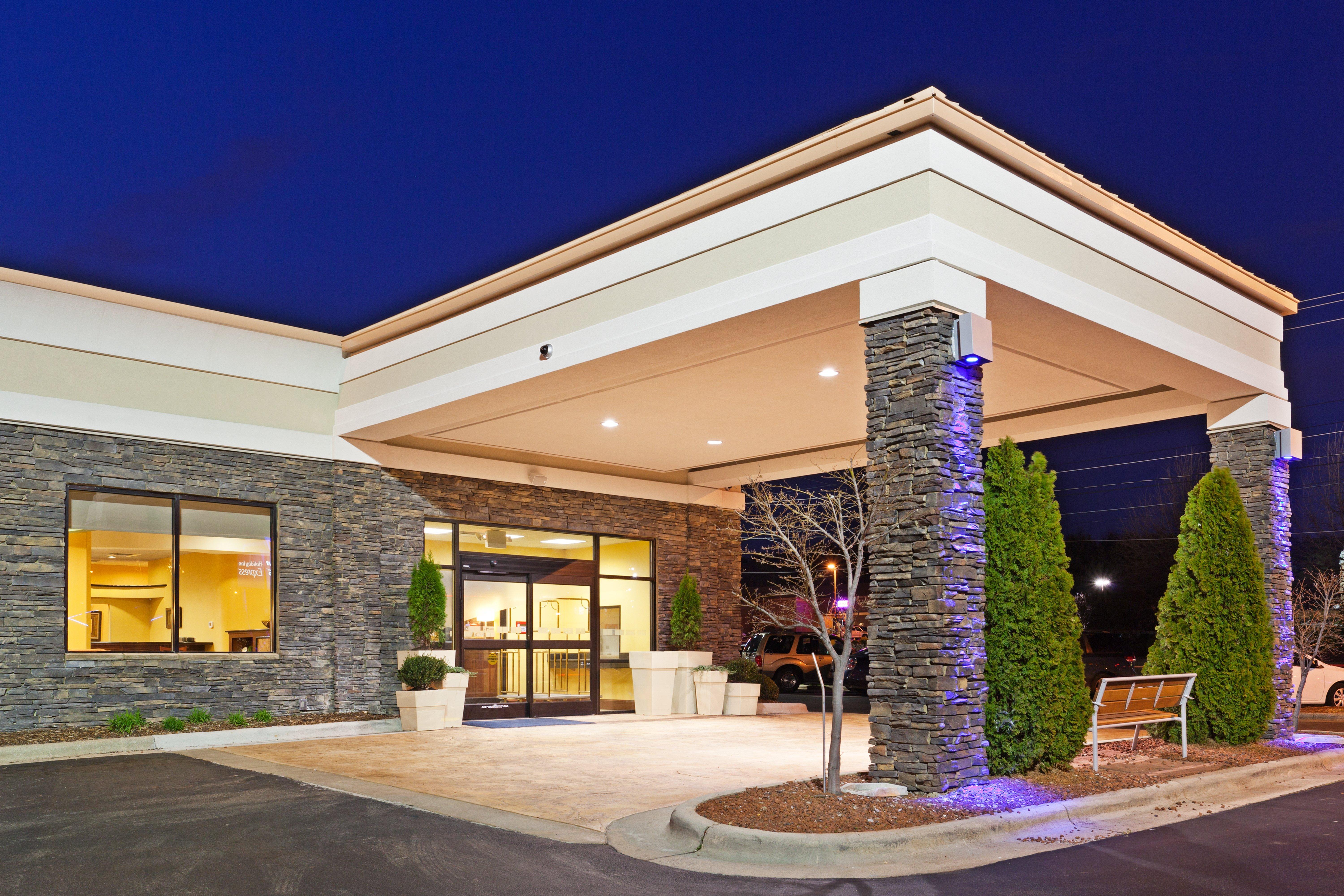 Holiday Inn Express & Suites Greensboro - I-40 Atwendover By Ihg Exteriér fotografie