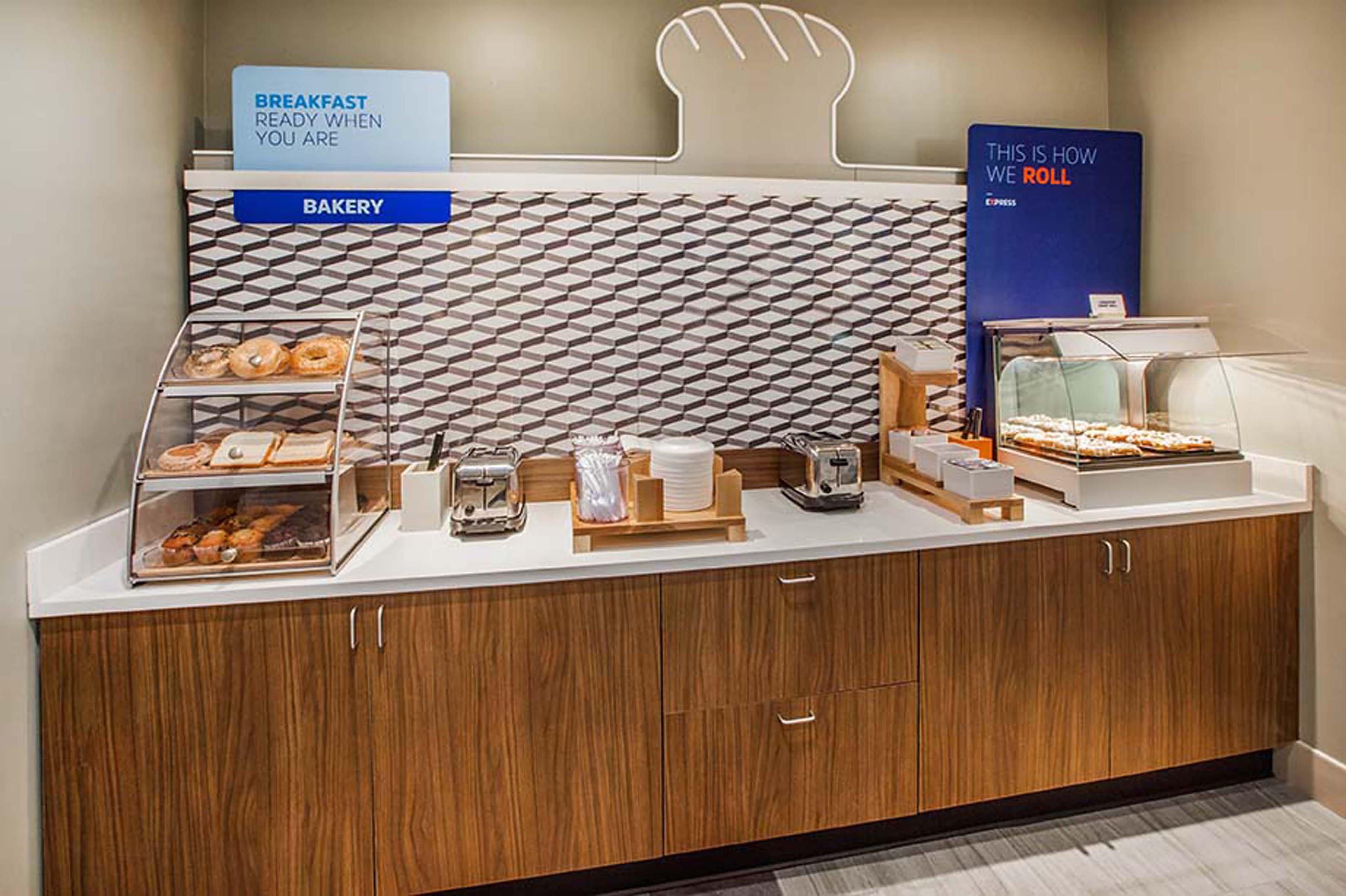 Holiday Inn Express & Suites Greensboro - I-40 Atwendover By Ihg Exteriér fotografie